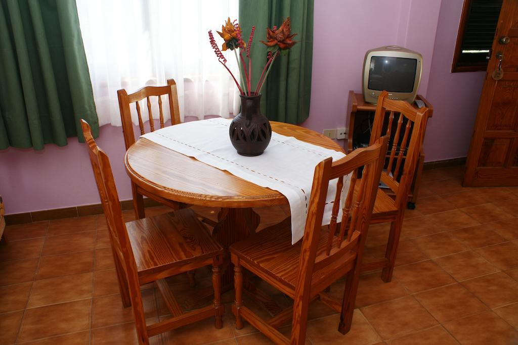 Apartamentos Nelly Valle Gran Rey Room photo